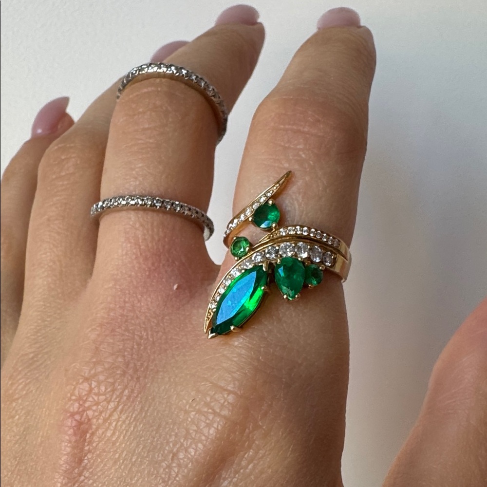 Emerald diamond 18 k gold ring